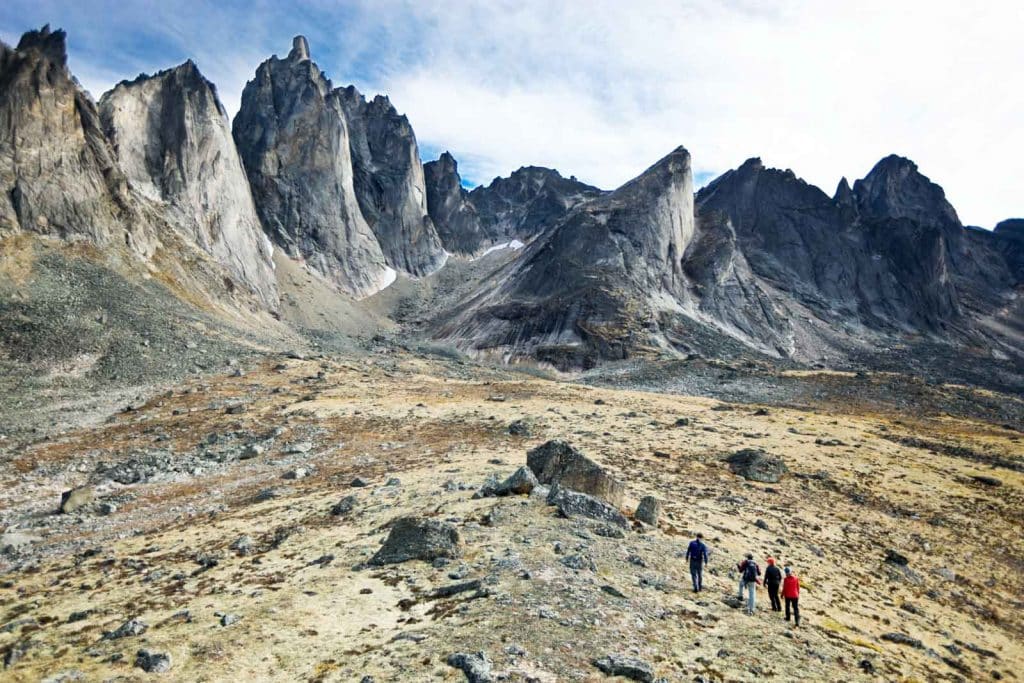 Patagonia des Nordens - Trekking Tombstone Mountain